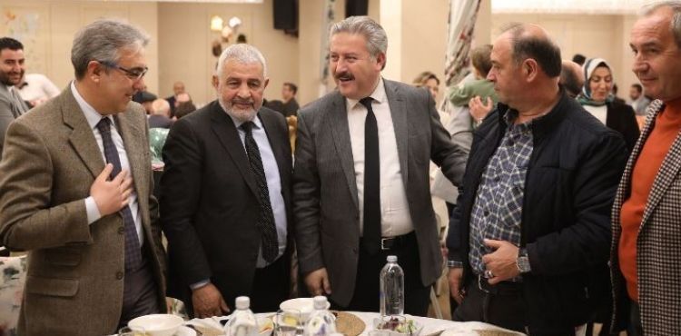 BAŞKAN PALANCIOĞLU AK PARTİ MELİKGAZİ İLÇE TEŞKİLATI İLE İFTARDA BİR ARAYA GELDİ