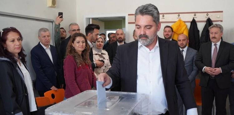 Başkan Üzüm oyunu kullandı