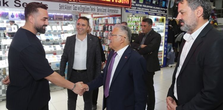 HUNAT ÇARŞISI ESNAFINI ZİYARET EDEN BÜYÜKKILIÇ’TAN BİRLİK, BERABERLİK MESAJI
