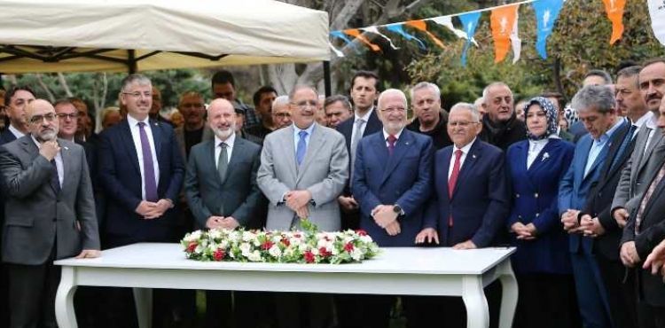 BÜYÜKKILIÇ, AK PARTİ’DE BAKAN ÖZHASEKİ, BAŞKAN VEKİLİ ELİTAŞ VE TEŞKİLAT ÜYELERİ İLE BAYRAMLAŞTI