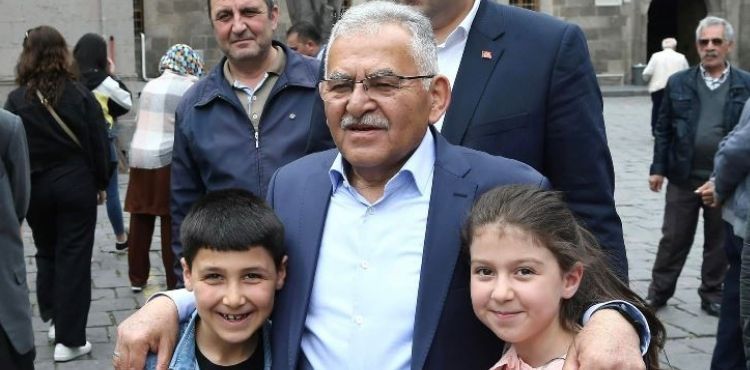 BAŞKAN BÜYÜKKILIÇ, BAYRAMIN MUTLULUĞUNU KAYSERİLİLERLE YAŞADI
