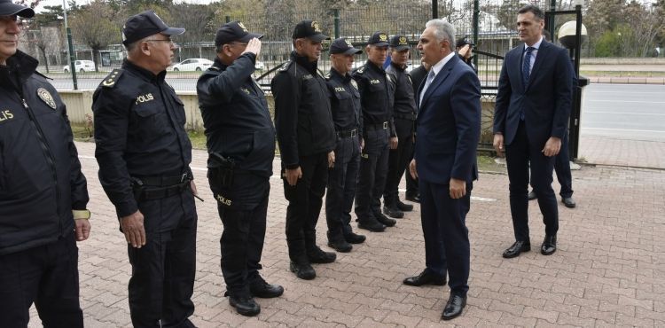 Emniyet Genel Müdür Yardımcısı Ömer Urhal'dan Kayseri'ye bayram ziyareti