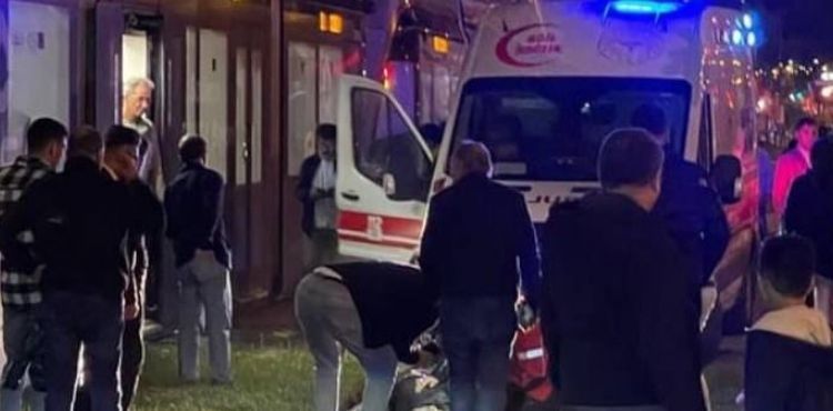 Tramvayın çarptığı yaya ağır yaralandı