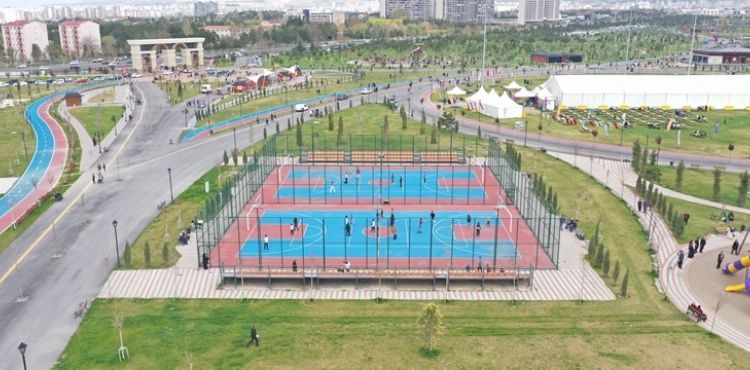 KAYSERİLİLER, BAYRAM TATİLİNDE MİLLET BAHÇESİ’NE AKIN ETTİ