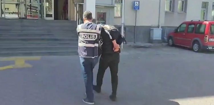 Hırsızlık suçundan aranan kişi yakalandı