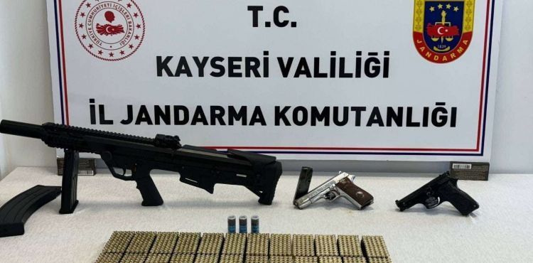 Jandarma ruhsatsız av tüfeği ve tabanca ele geçirdi