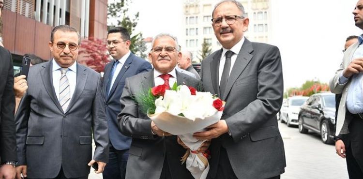 BAKAN ÖZHASEKİ’DEN BAŞKAN BÜYÜKKILIÇ’A “HAYIRLI OLSUN” ZİYARETİ