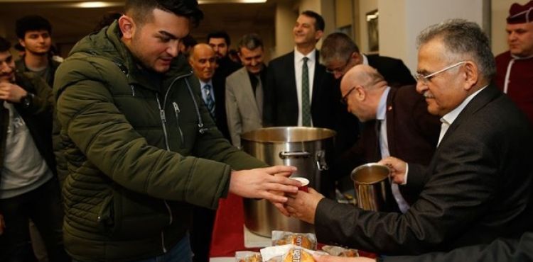 BÜYÜKŞEHİR’DEN GENÇLERE 10 MİLYON PORSİYON ÇORBA İKRAMI