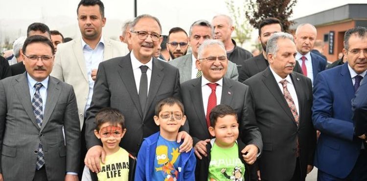 BÜYÜKKILIÇ’IN ÇOCUKLARA 23 NİSAN ARMAĞANI ÇOCUK KİTAP FUARI VE ŞENLİĞİ, DOLDU TAŞTI