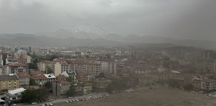 Kayseri’de toz taşınımı etkili oldu