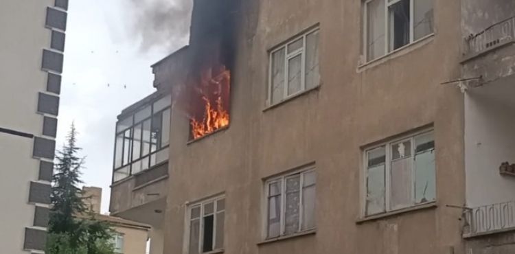 Dairede çıkan yangın panik yarattı