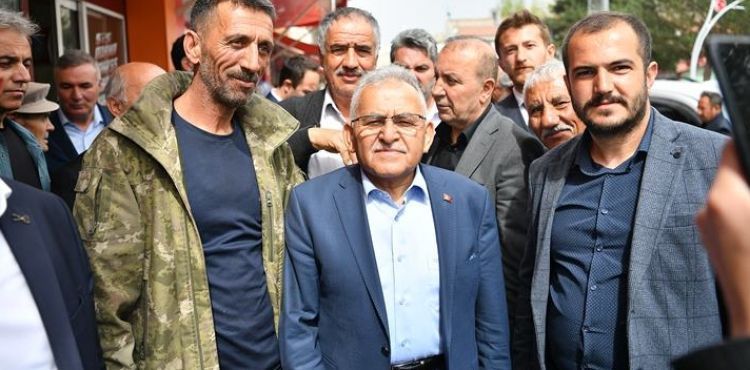 BAŞKAN BÜYÜKKILIÇ, PINARBAŞI ESNAFI VE İLÇE SAKİNLERİYLE KUCAKLAŞTI