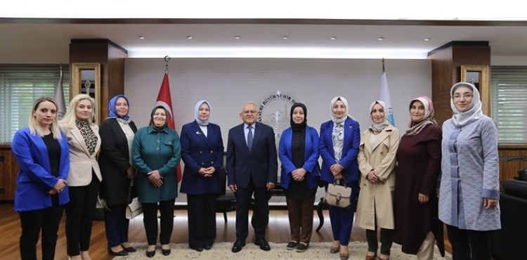 BAŞKAN BÜYÜKKILIÇ, AK PARTİLİ KADINLARI AĞIRLADI