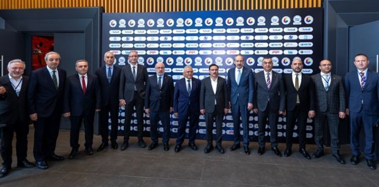 BAŞKAN BÜYÜKKILIÇ, DİJİTAL DÖNÜŞÜM İLE İLGİLİ PROJELERİNİ ANLATTI