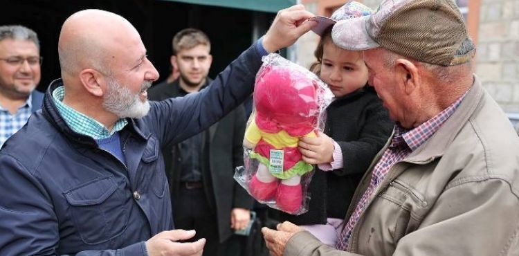 BAŞKAN ÇOLAKBAYRAKDAR, ŞÜKÜR SOFRASINDA VATANDAŞLARLA BULUŞTU