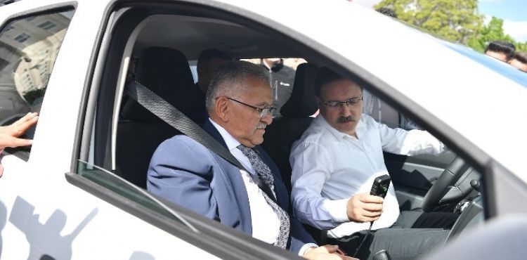 BAŞKAN BÜYÜKKILIÇ, VALİ ÇİÇEK İLE EMNİYET’E YENİ ALINAN ARAÇLARLA ŞEHİR TURU ATTI