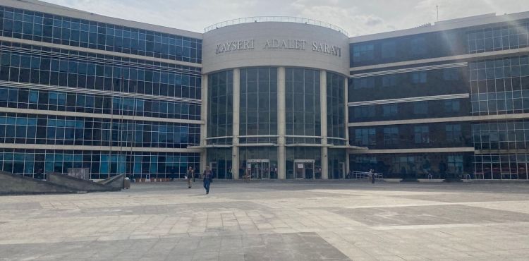 Uyuşturucu madde almak istediği kişiyi yaralamaktan yargılanan şahıs suçlamayı reddetti