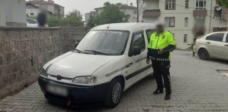 Vatandaşları rahatsız eden sürücüye 5 bin 480 lira cezai işlem uygulandı