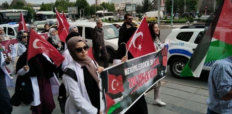 Kayseri’de sağlık çalışanlarından Filistin için sessiz yürüyüş