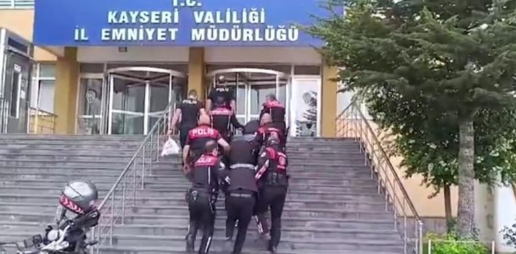 Şüpheli araçta uyuşturucu madde bulundu