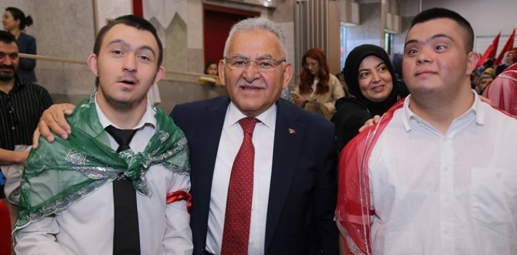 BÜYÜKŞEHİR’İN 29 ÖZEL ÖĞRENCİSİ TEMSİLİ ASKERLİKTE TESKERE ALARAK, HAYALİNİ GERÇEKLEŞTİRDİ