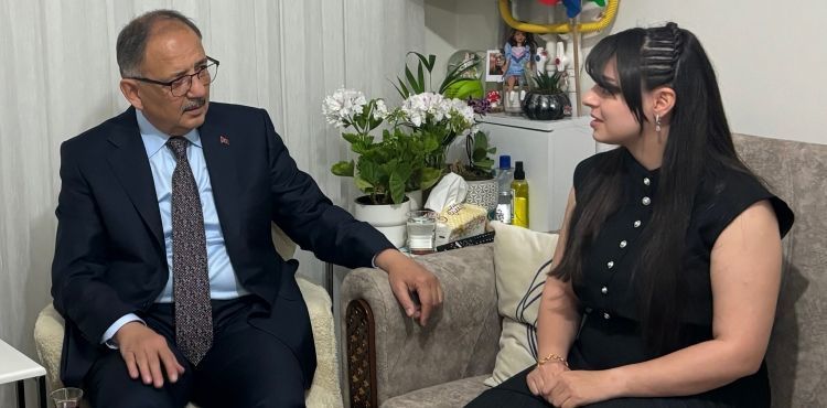 BAKAN MEHMET ÖZHASEKİ AYLİN KARAKUŞ’U ZİYARET ETTİ