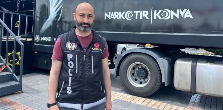 NARKOTIR, kenti gezerek gençleri bilinçlendiriyor