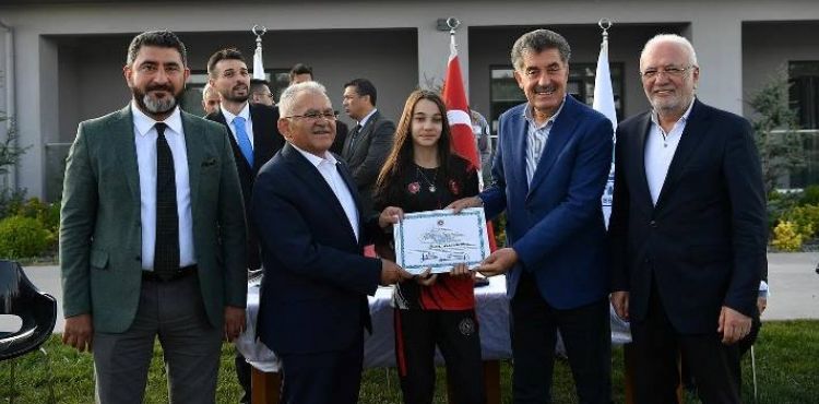 AK PARTİ GENEL BAŞKAN VEKİLİ ELİTAŞ, BAKAN YARDIMCISI CANTİMUR VE BAŞKAN BÜYÜKKILIÇ, ATLI SPOR MİLLİ TAKIMI SEÇMELERİNE KATILDI