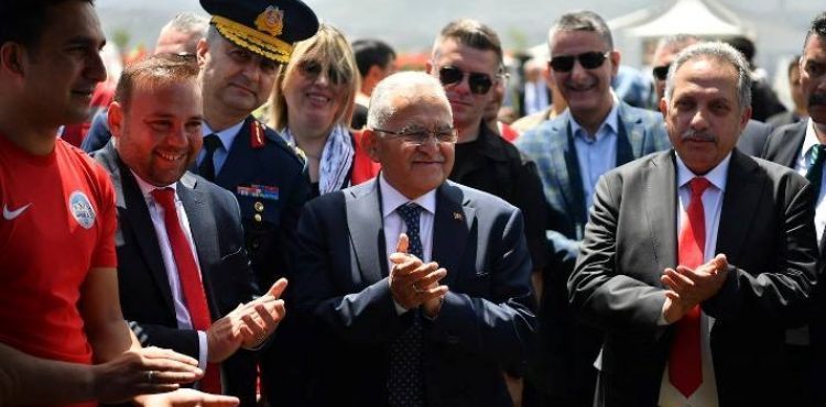 BAŞKAN BÜYÜKKILIÇ, MİLLET BAHÇESİ’NDE 19 MAYIS COŞKUSUNA ORTAK OLDU