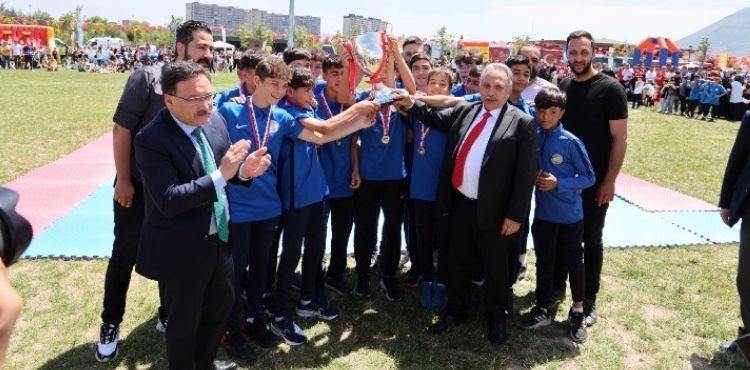 SPORCU FABRİKASI DEĞİL ŞAMPİYONLUK FABRİKASI