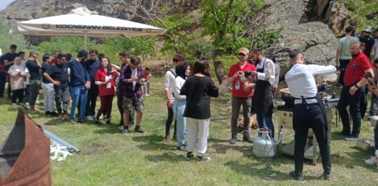 KOCASİNAN GENÇLİK KULÜBÜ, KAMP ETKİNLİĞİYLE EŞSİZ BİR GÜN YAŞADI