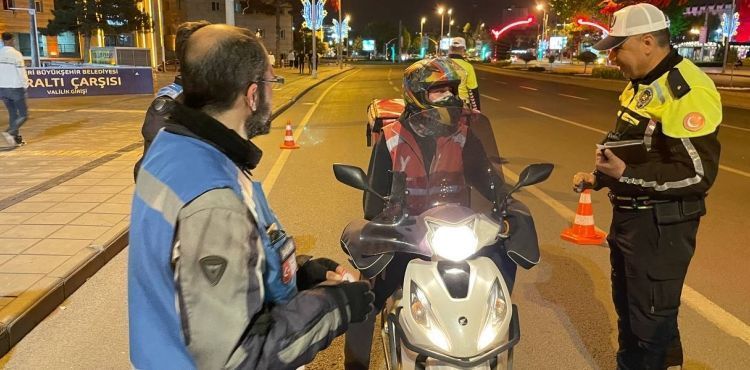 Trafikte motosiklet sürücülerine karşı farkındalık etkinliği gerçekleştirildi