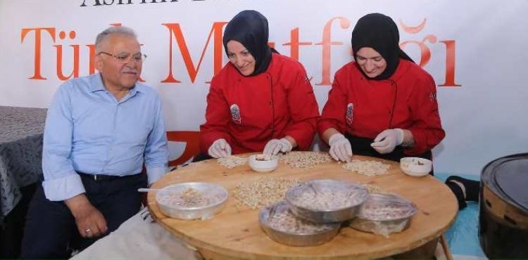 BAŞKAN BÜYÜKKILIÇ, KAYSERİ 2’NCİ KADIN KOOPERATİFLERİ FUARI VE YÖRESEL ÜRÜNLER FUARI’NI ZİYARET ETTİ