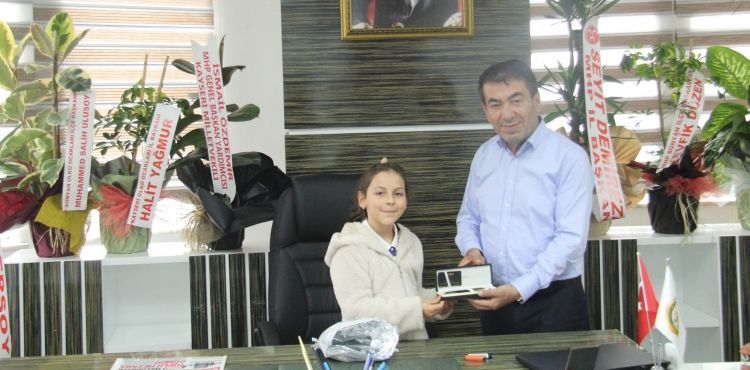 Şehidimizin kızından Başkanımız Metin'e anlamlı hediye.