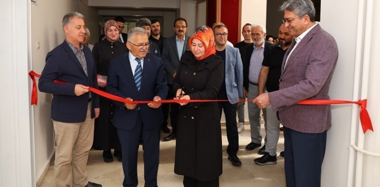 BAŞKAN BÜYÜKKILIÇ, ÜNİVERSİTELİ GENÇLERLE BİR ARAYA GELDİ