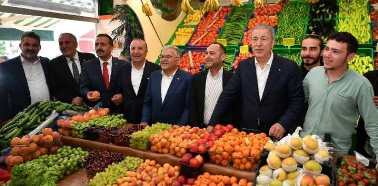 AKAR İLE BÜYÜKKILIÇ, PINARBAŞI ESNAFINI ZİYARET ETTİ