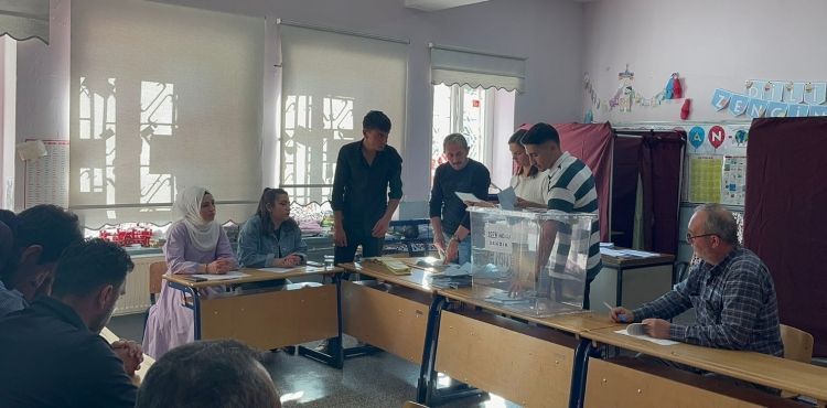 Pınarbaşı'nda sandıklar kapandı, oy sayımına başlandı