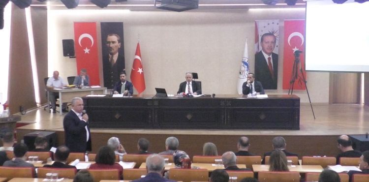 Talas'ta olaylı meclis
