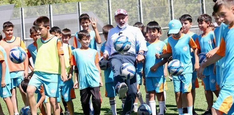 BAŞKAN ÇOLAKBAYRAKDAR, “HER ZAMAN YANINDA OLDUĞUMUZ GENÇLER İÇİN NE YAPSAK AZDIR”
