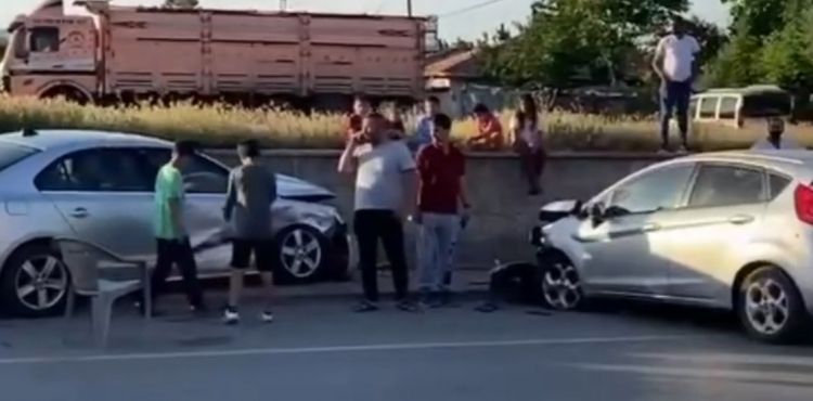 3 araç birbirine girdi