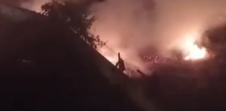 Boş arazide çıkan yangın söndürüldü