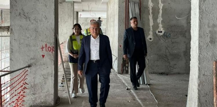 BAŞKAN BÜYÜKKILIÇ, GÜNE İNŞAATI DEVAM EDEN ŞANTİYELERİ İNCELEYEREK BAŞLADI