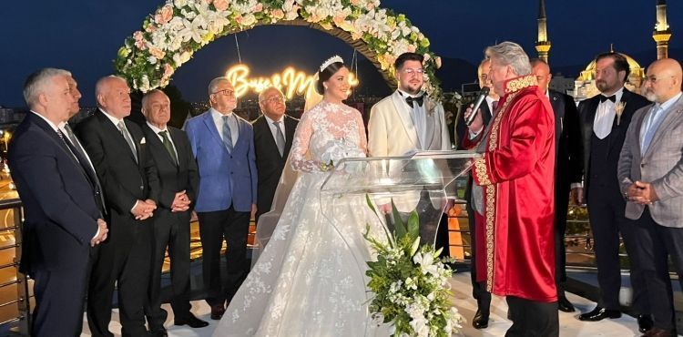 Kulkuloğlu ve Dükel çiftinin nikâhını Başkan Palancıoğlu kıydı