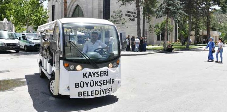 BÜYÜKŞEHİR BELEDİYESİ ZİYARETÇİ AKININA UĞRAYAN MEZARLIKLARDA VATANDAŞLARI YALNIZ BIRAKMADI