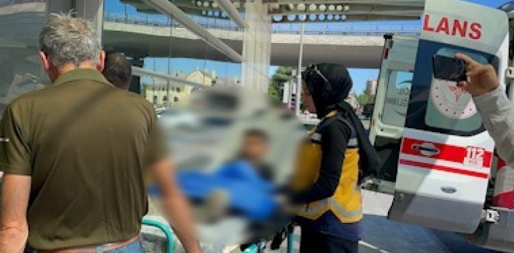 Anne, oğlunu bıçakla yaraladı