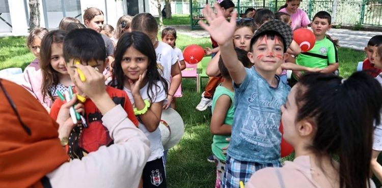 YAZ GELDİ, GEZİCİ KÜTÜPHANE TALAS’TA YOLLARA DÜŞTÜ