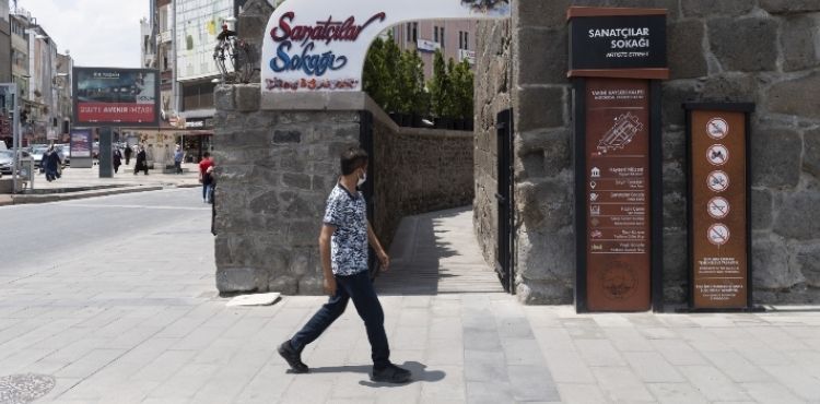 BAŞKAN BÜYÜKKILIÇ’TAN SANATÇILAR SOKAĞI’NA DAVET