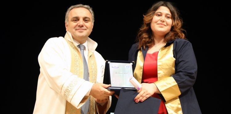ERÜ Halil Bayraktar Sağlık Hizmetleri Meslek Yüksekokulu, Yeni Mezunlarını Verdi