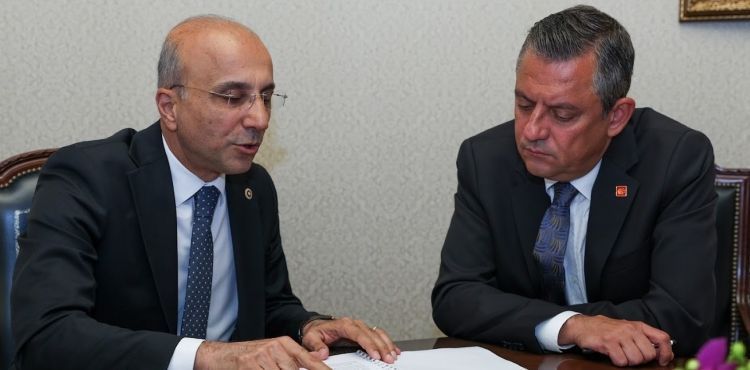CHP Milletvekili Genç, Özgür Özel’e Kayseri’deki olaylarla alakalı rapor sundu
