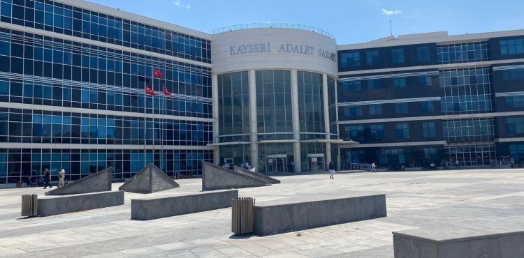 Savcı yöneticinin eşini öldürmekten suçlanan sanık için mütalaasını verdi